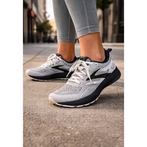 Brooks Revel 5 Running Shoes White Black Lace Up Sneakers Womens Size 9B
